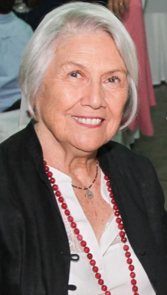 Hace 40 años nace la Fundación Chilena de la Adopción y Familia, Fadop.  En estas cuatro décadas, hemos enlazado a más de 2.300 niños y niñas con sus familias adoptivas e ingresado a más de 1.200 a Familias de Acogida. 
Escuchar la voz de nuestra fundadora, Delia Moreno, nos emociona y alienta para seguir adelante ❤️ resguardando el derecho de todo ser humano a vivir y crecer en una familia que lo cuide y ame. 
#derechoavivirenfamilia 
#adopcion 
#familiasdeacogida